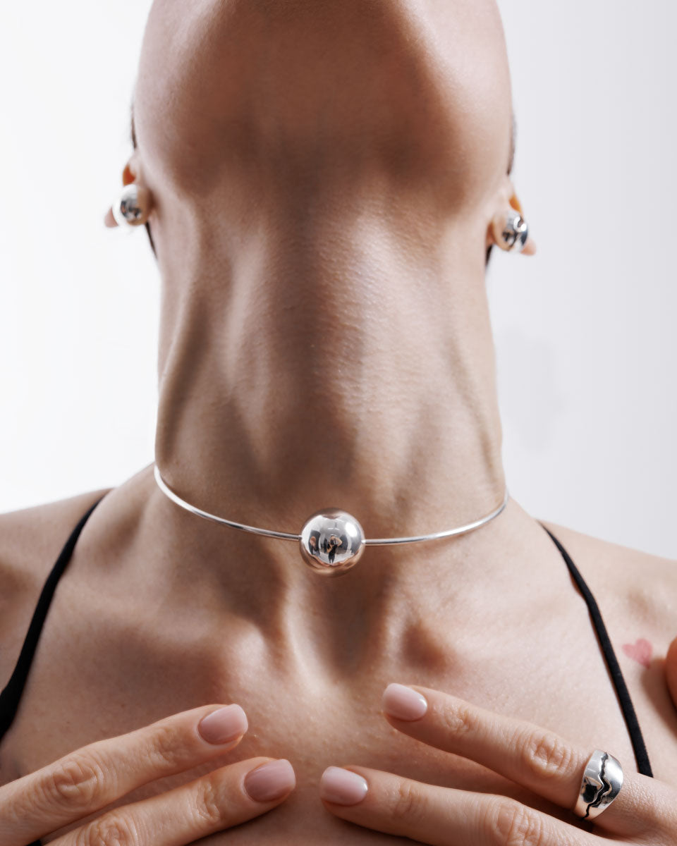 Твердий чокер срібний Куля