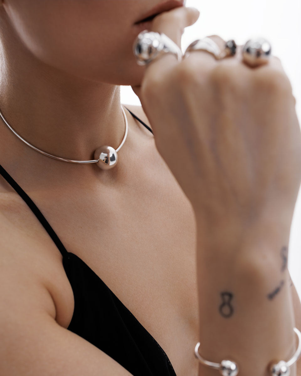 Твердий чокер срібний Куля