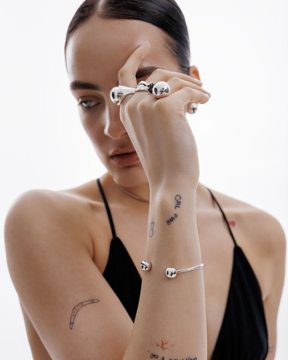 Срібний твердий браслет з Кульками