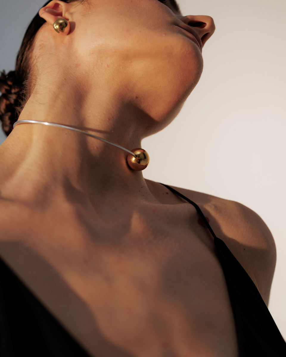 Твердий чокер з позолотою Куля