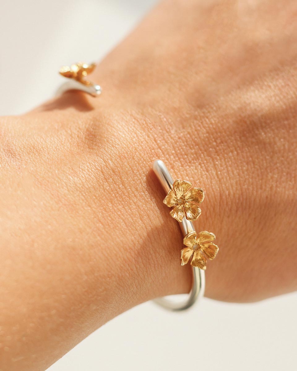 Твердий срібний браслет з позолотою Барвінок