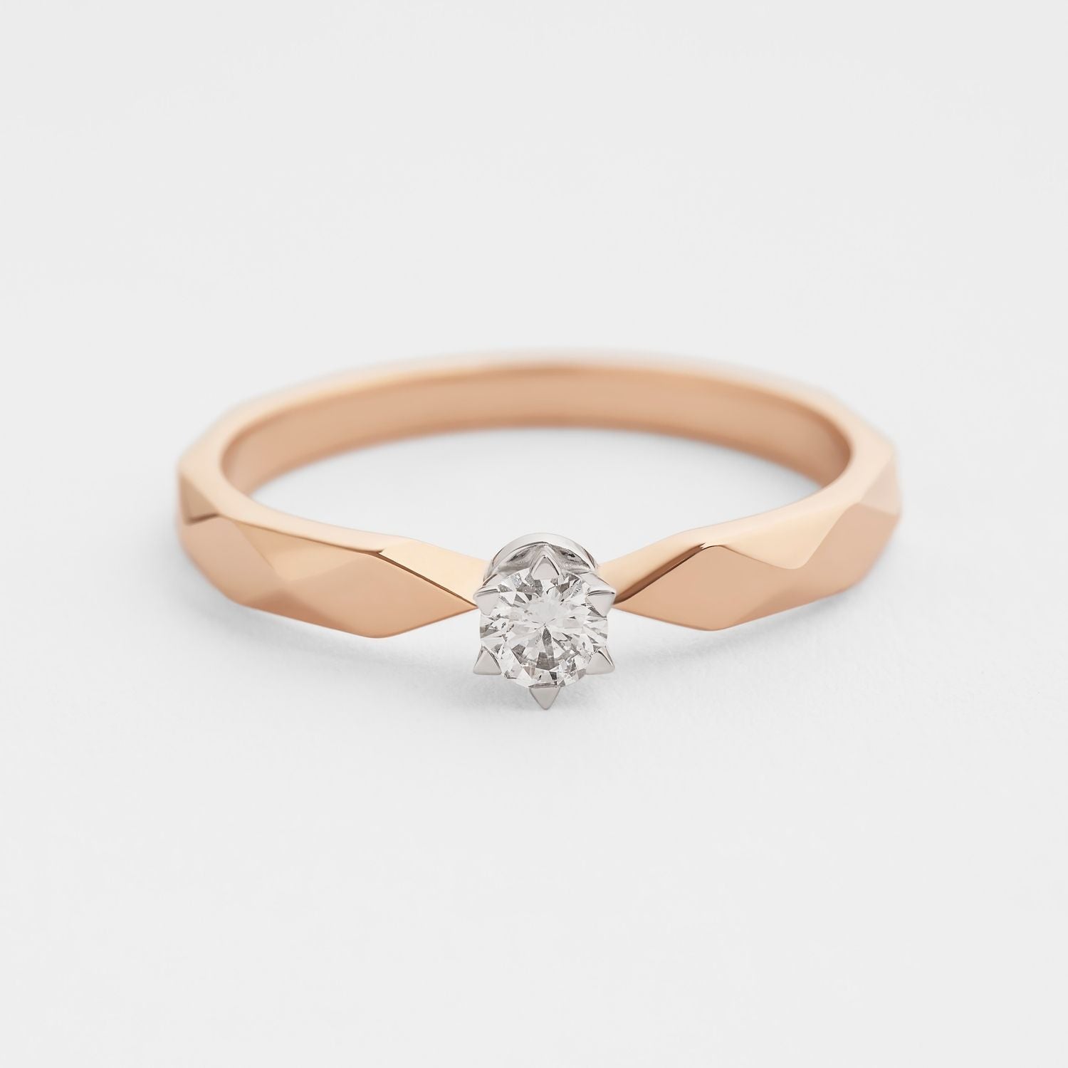 Каблучка з діамантом 0,14 карат у червоному золоті Під замовлення