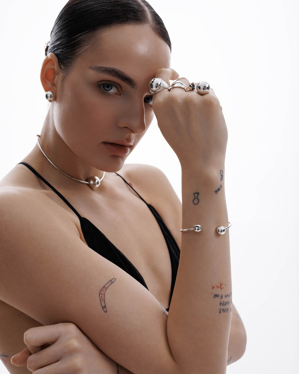 Срібний твердий браслет з Кульками