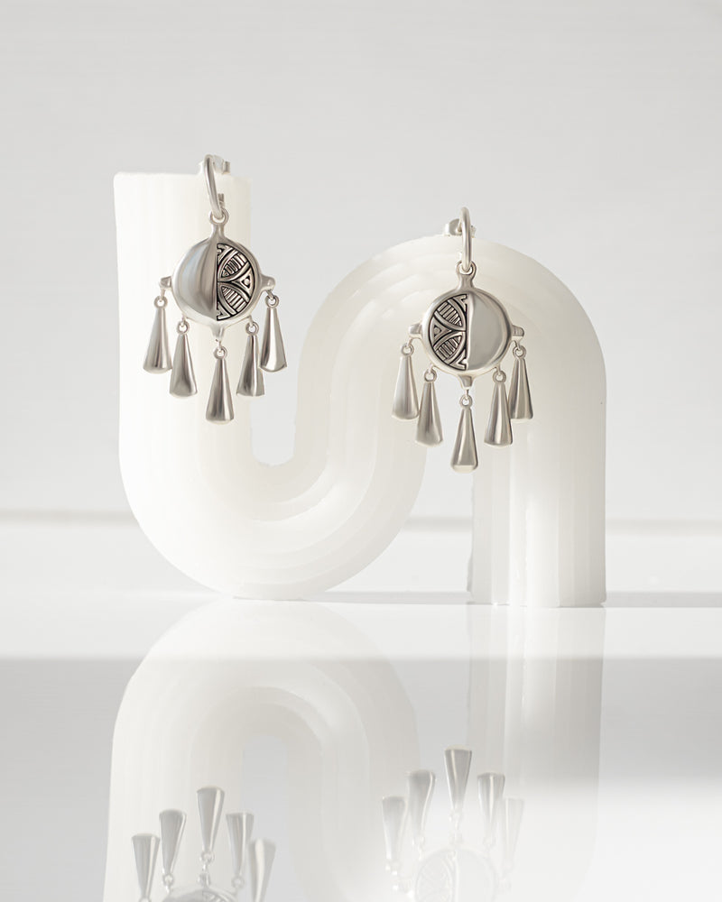 Срібні сережки з орнаментом
