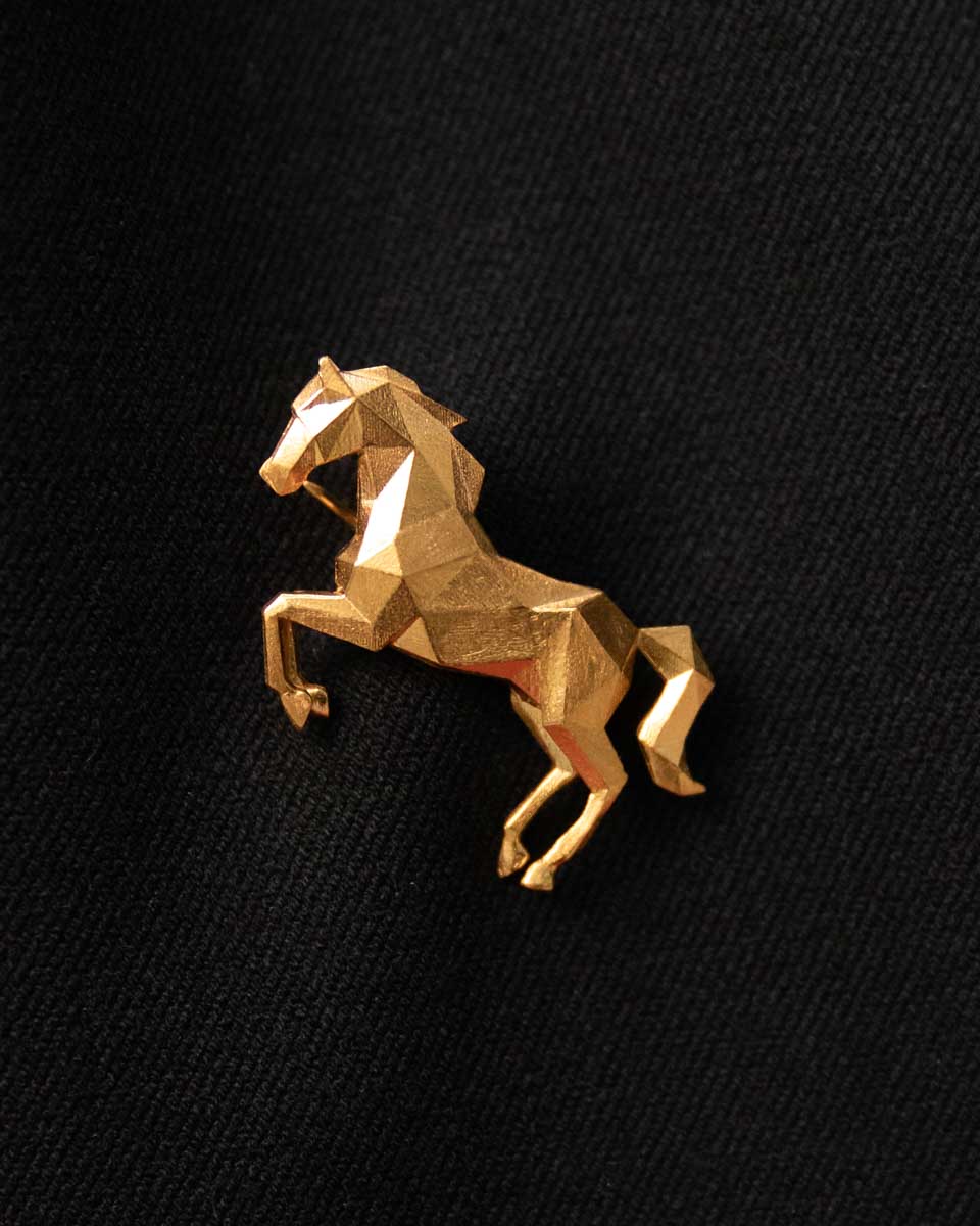 Срібна брошка з позолотою FlameHorse