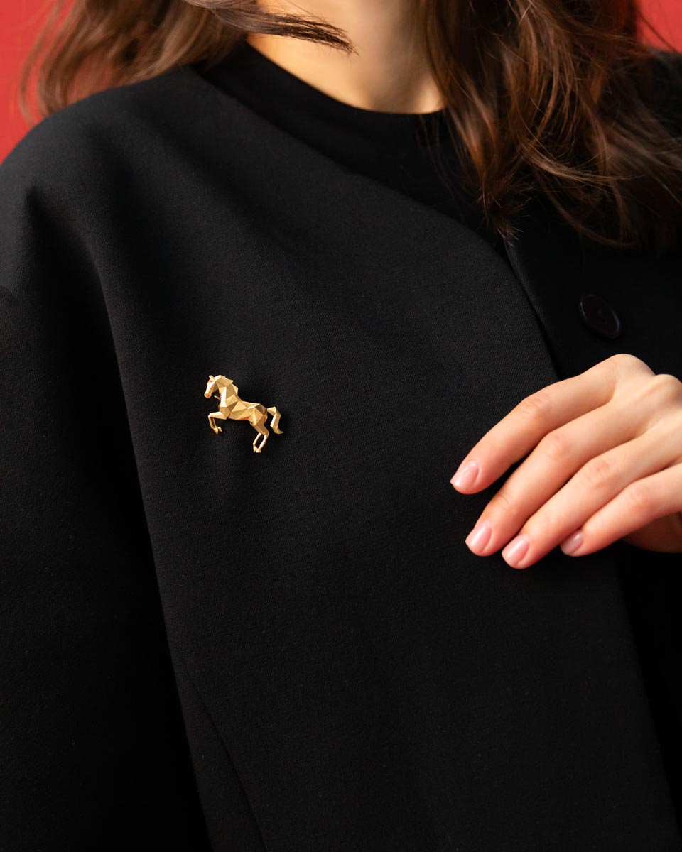 Срібна брошка з позолотою FlameHorse