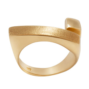 Золота каблучка геометричної форми з матуванням, Золотое кольцо геометрической формы с матированием