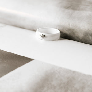 Срібна каблучка з керамікою та фіанітом Серце, Керамическое кольцо с серебром и фианитом Сердце