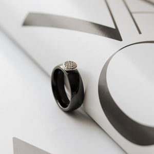 Чорна керамічна каблучка з сріблом та фіанітами, Черное кольцо из керамики с серебром и фианитами