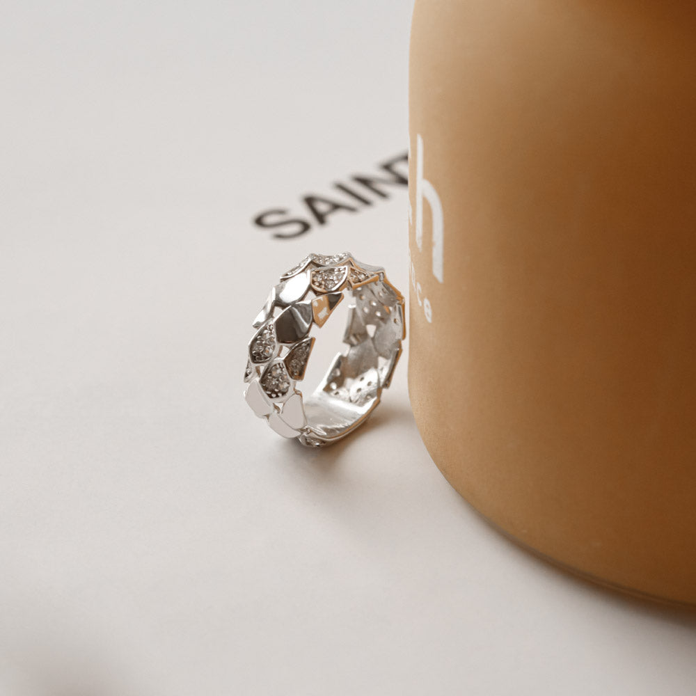 Срібна каблучка рельєфна, Широкое кольцо из серебра рельефное неправильной формы