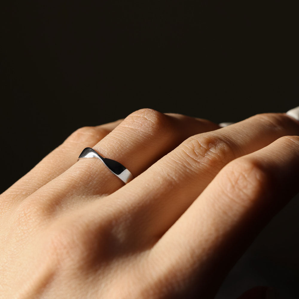 Мінімалістична срібна каблучка без вставок, Минималистичное серебряное кольцо без вставок