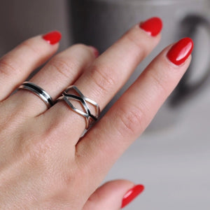 Срібна каблучка з емаллю чорного кольору, Серебряное кольцо с эмалью черного цвета