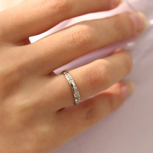 Каблучка з білого золота "Love", Женское кольцо из белого золота Love, минималистичное золоте кольцо