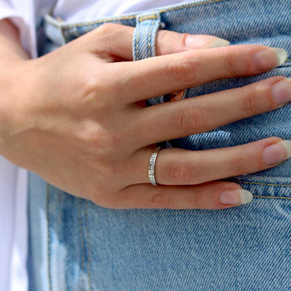 Каблучка з білого золота "Love", Женское минималистичное кольцо из белого золота Love