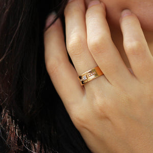 Широка золота каблучка з фіанітами, золотое женское кольцо широкое с фианитами, золотое широкое кольцо з фианитами