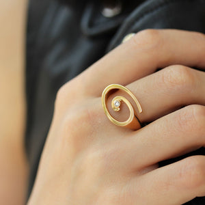 Золота каблучка з фіанітом, Золотое кольцо с фианитом, стильное золотое кольцо, кольцо "волна" из золота