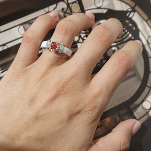 Срібна каблучка з білим каучуком та червоним улекситом, Белое каучуковое кольцо с серебром и красным улекситом