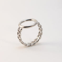 Стильна срібна каблучка без вставок, Серебряное кольцо женское твердая панцерка с кругом по центру