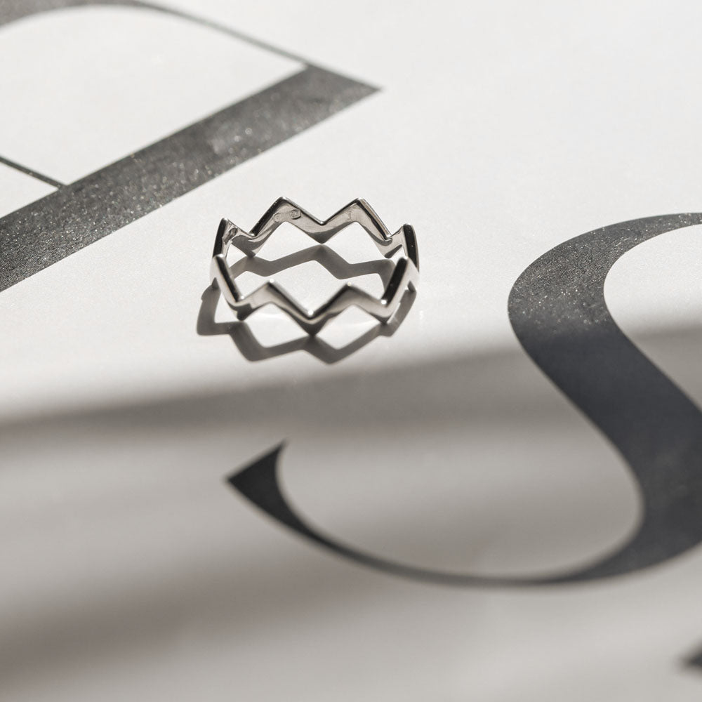 
            
                Завантажити зображення в Галерею, Геометричное серебряное кольцо без вставок
            
        